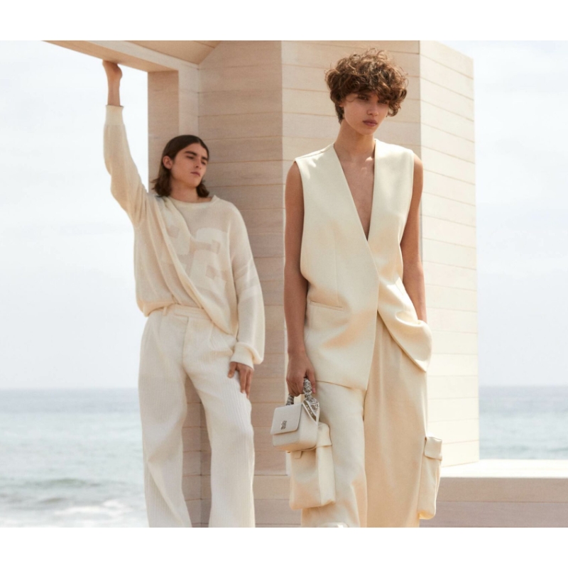 Luxury vacation/Serenity palette/World Travel and Exploration/Color/Amiri